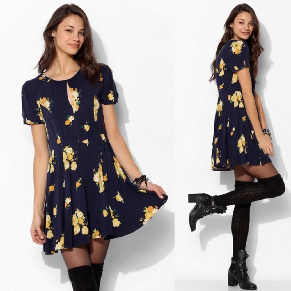 URBAN OUTFITTERS Kimchi Blue Floral Keyhole Dress